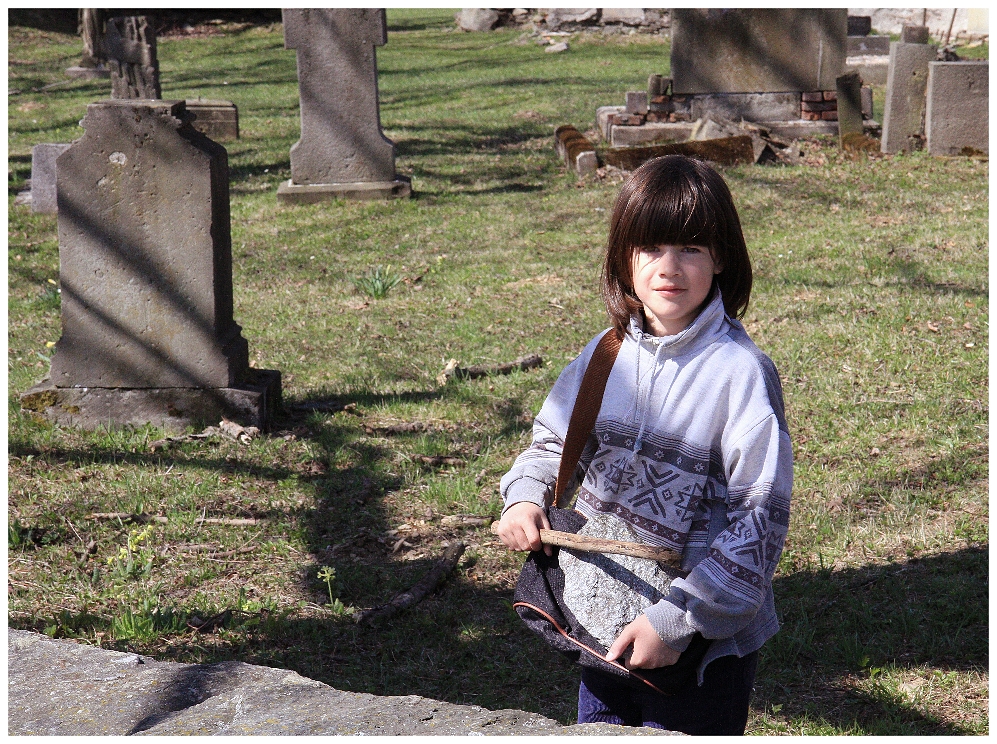 1. Hřbitovní dítě