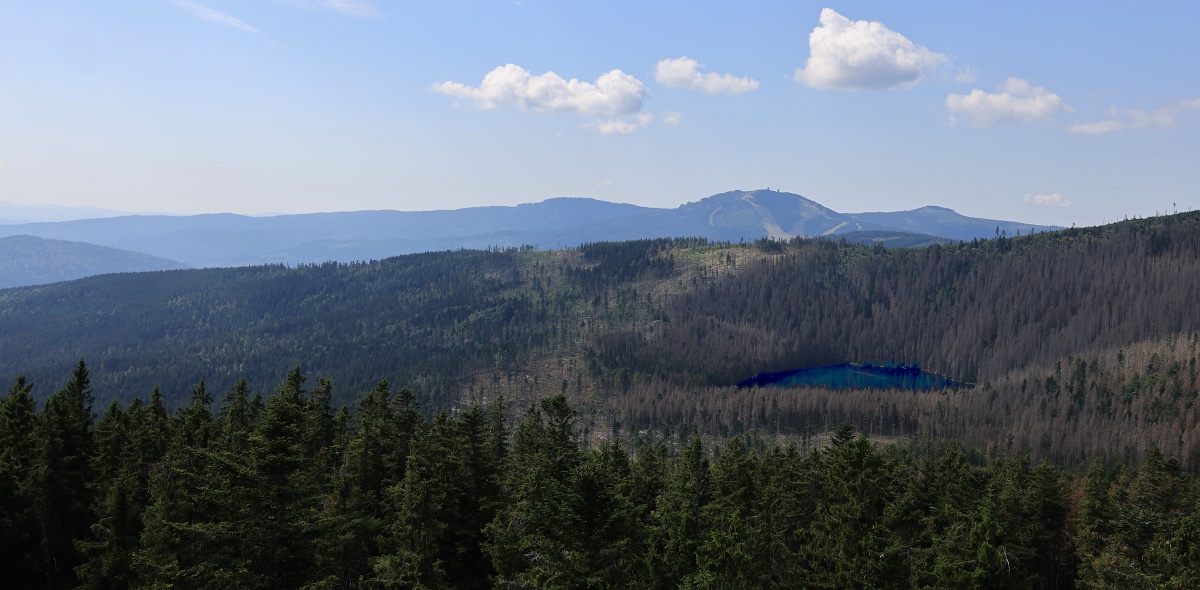 Čertovo jezero z rozhledny na Špičáku